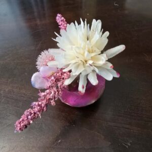 Charming Pink Floral Resin Fidget Art – Perfect for Anxiety Relief and Stylish Desk Decor