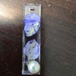 Elegant Purple Flower and Pearl Resin Pendant Necklace