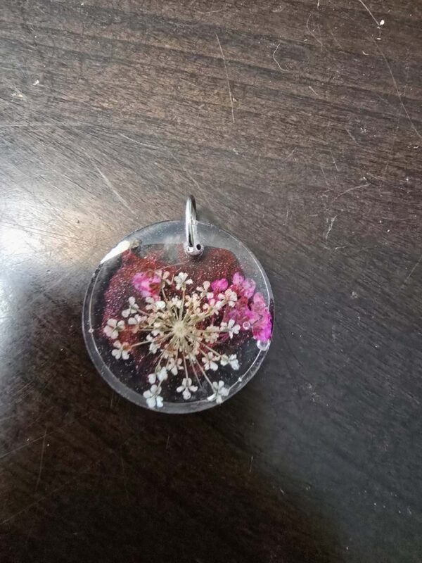 Beautiful Round Resin Pendant with Pink Flowers and Mauve Swirls – A Unique Floral Jewelry Delight