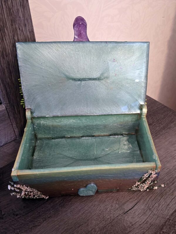 Resin Jewelry Box in Sunset Beach Colors with Turtle Handle - Image 5