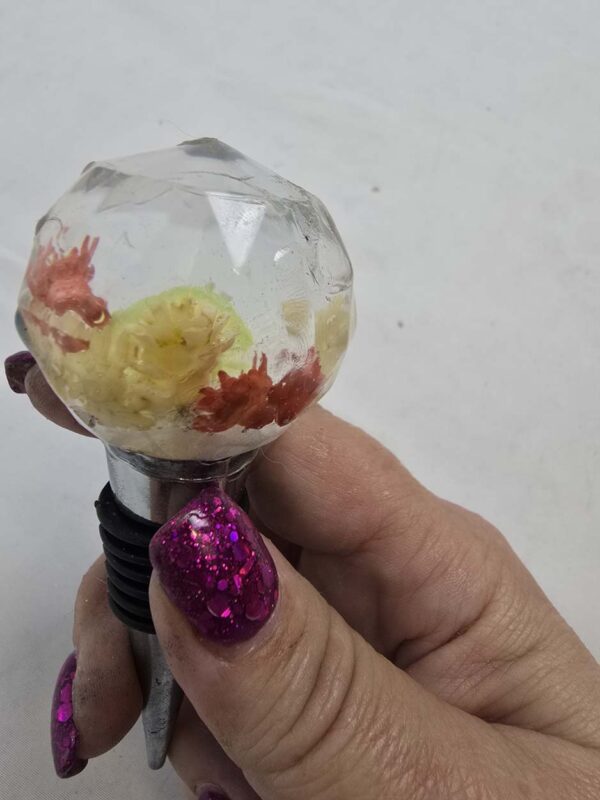 Stunning Floral Resin Wine Stopper in a Faceted Ball Design - Image 4